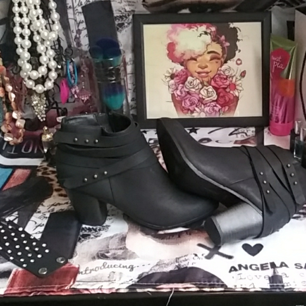 Black bootie